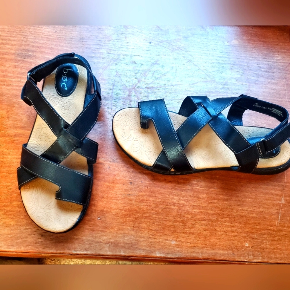 WOMEN'S BOC SANDALS SIZE 10